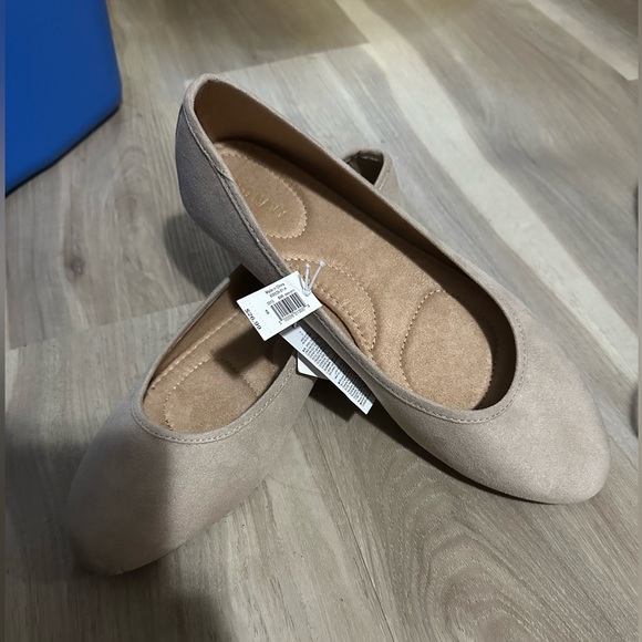 Old Navy Flats - BNWT - Size 10 - Picture 1 of 4